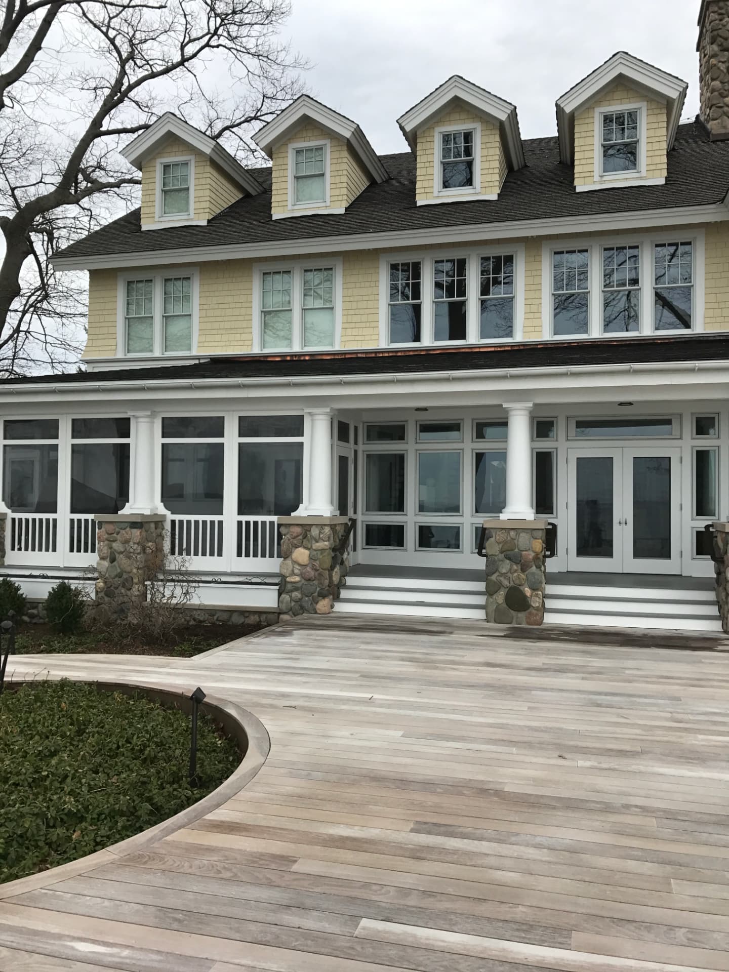 Seamless Gutters & Guards